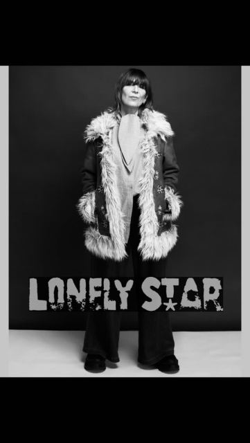 So honoured to hear that Lonely Star! will be on @ozone4zzz @4zzzradio alongside so much incredible local talent.

This work forms part of the evolving creative world of I am Maria! Bloom. 🪷

Thank you to the OZONE team for supporting independent and emerging original music.

A small sneak peek of Lonely Star! ⭐️ 

📷 @evelinaphotographer 

#LonelyStar #OZONE #4ZZZ #BrisbaneMusic #australianwomenartists